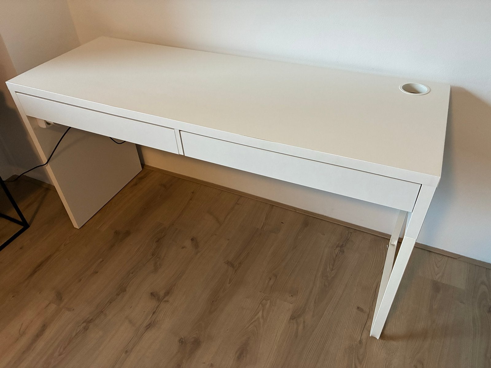 Wit bureau met lades en kabelgoot - Zo goed als nieuw, Huis en Inrichting, Ophalen, Met lades, Spaanplaat of MDF, Zo goed als nieuw