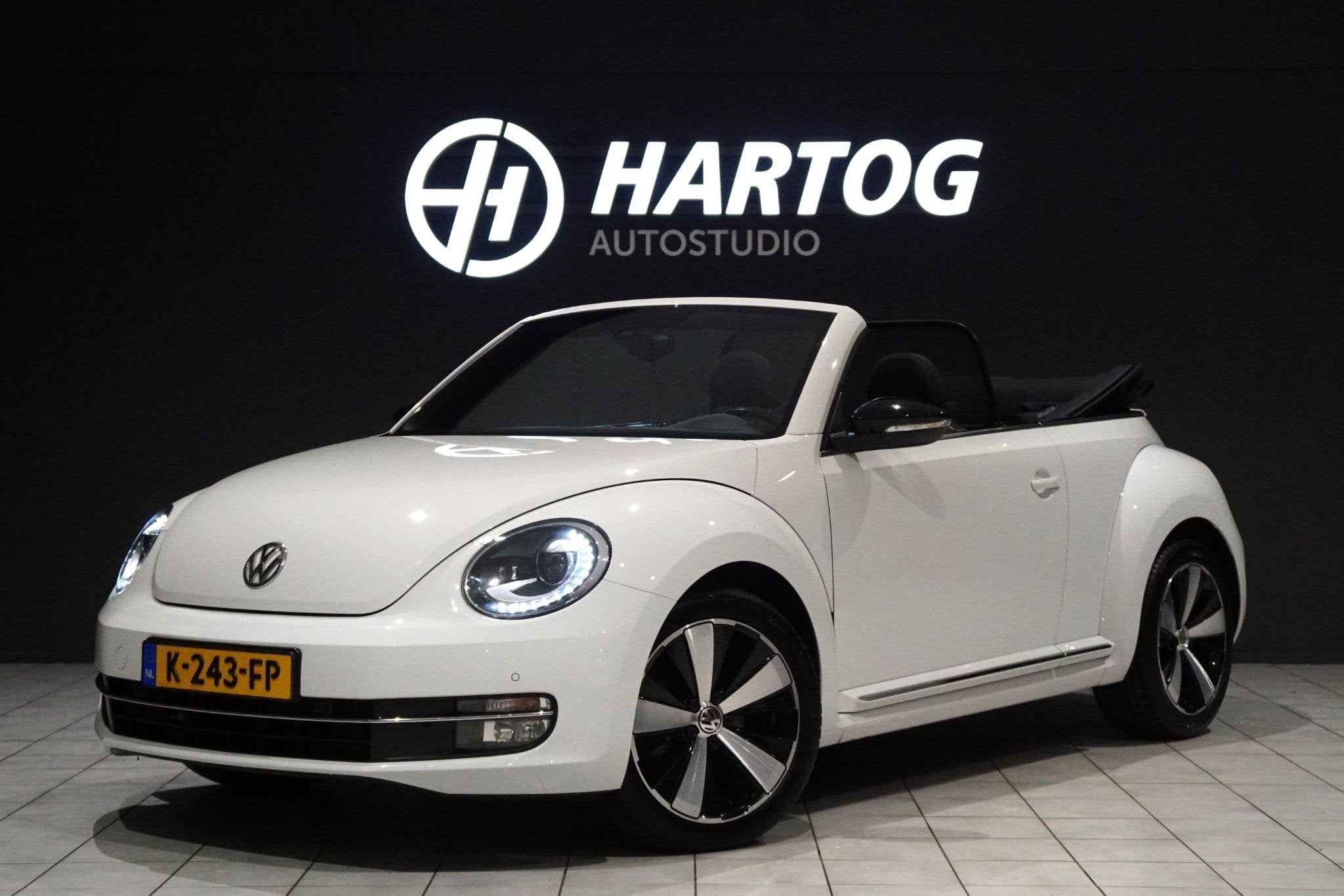 Volkswagen Beetle Cabriolet 1.2 TSI Club + CAMERA / XENON /, Stof, 4 cilinders, Cabriolet, 4 stoelen