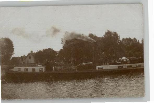 Nigtevecht bij de sluis FOTOKAART schip Rhedevaart zie info