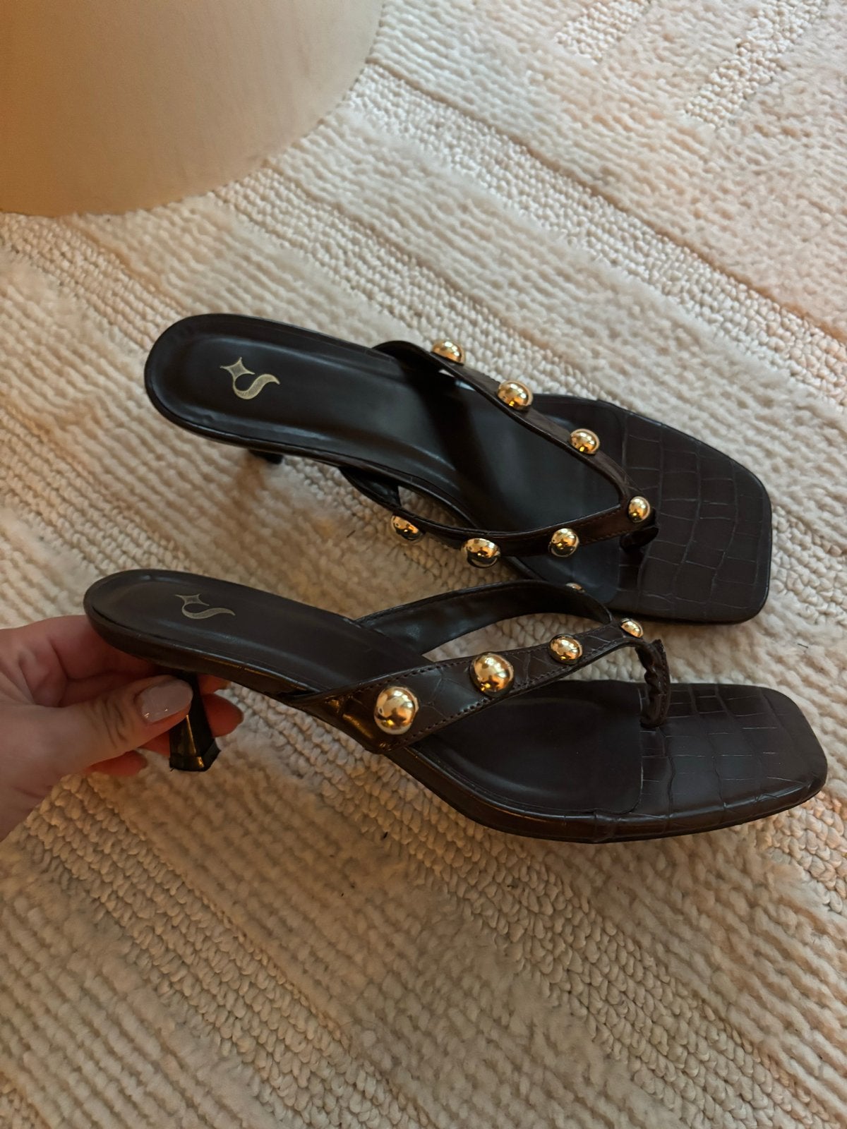 Shoeby Muiltjes Sandalen Hak Donkerbruin Gouden Studs 38, Ophalen of Verzenden, Zo goed als nieuw, Bruin, Sandalen of Muiltjes