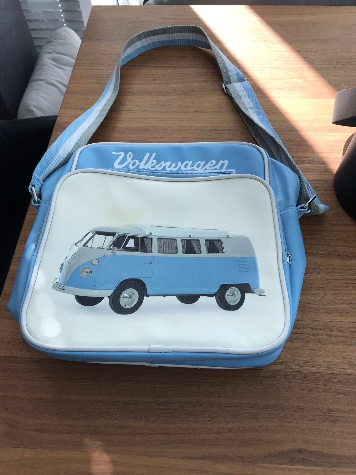 Volkswagen tas lichtblauw met Vw T1 bus, Ophalen, Zo goed als nieuw