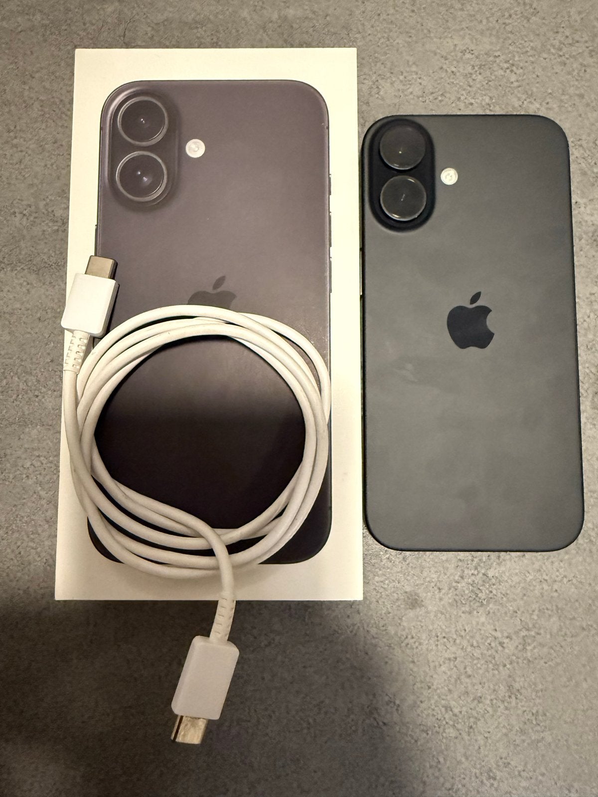 Apple iPhone 16 128GB Zwart - Zo goed als nieuw