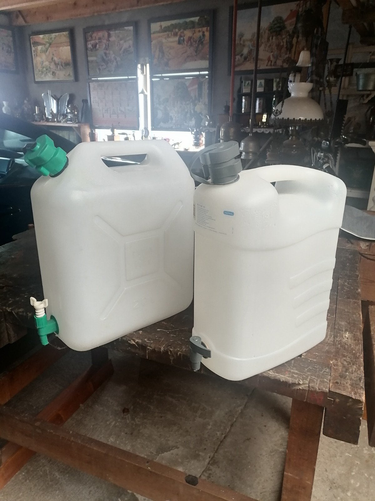 2 water jerrycans met tapkraan, Ophalen