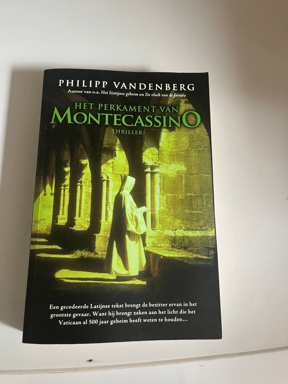 Het Perkament van Montecassino - Philipp Vandenberg, Boeken, Thrillers, Gelezen, Europa overig, Ophalen of Verzenden