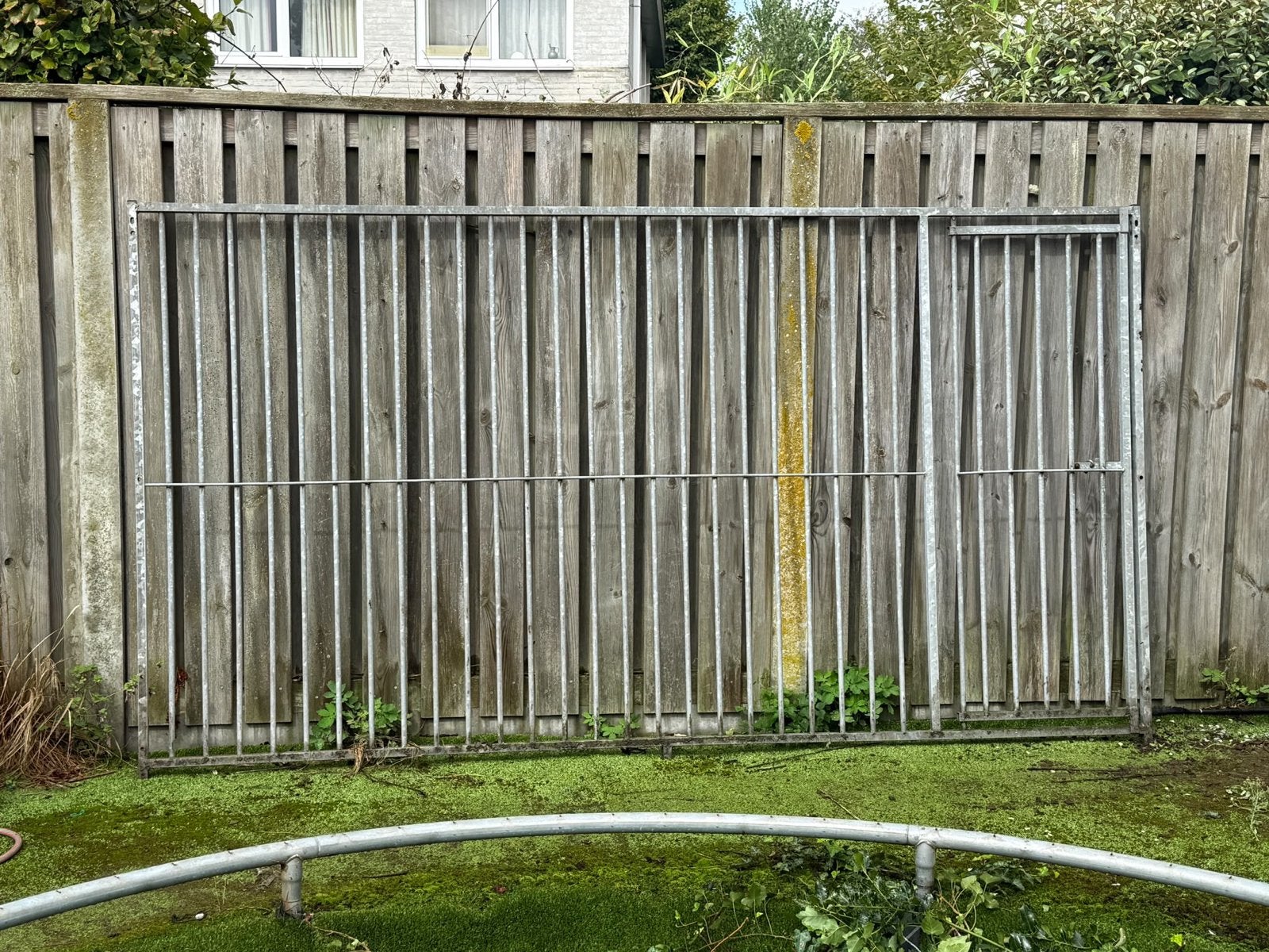 Stalen hekwerk met poorten en diverse afmetingen, Tuin en Terras, Ophalen, Met poort, Gebruikt, Spijlenhekwerk