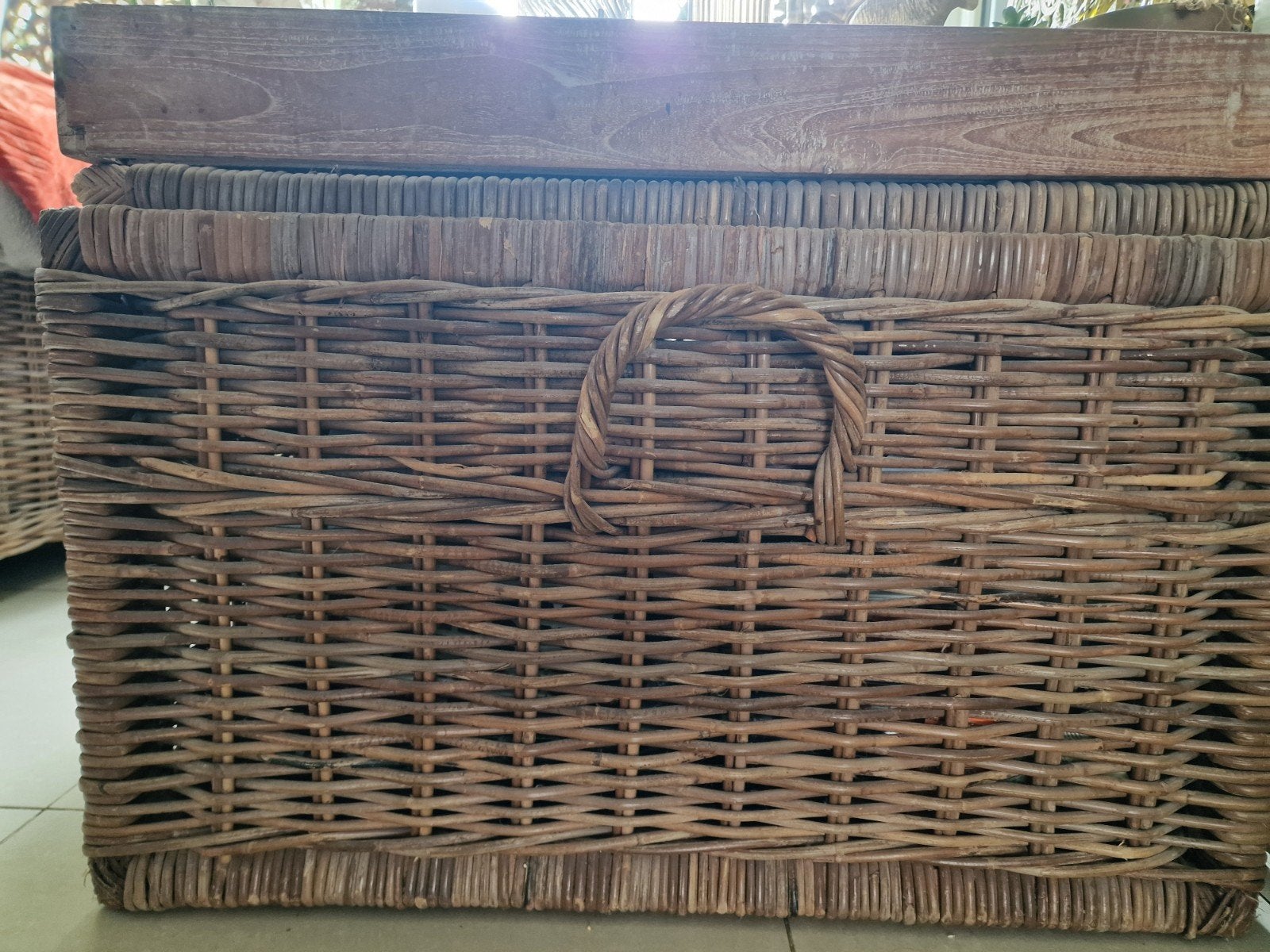 Grote rieten mand met dienblad - 80x80 cm, Ophalen, 50 tot 100 cm