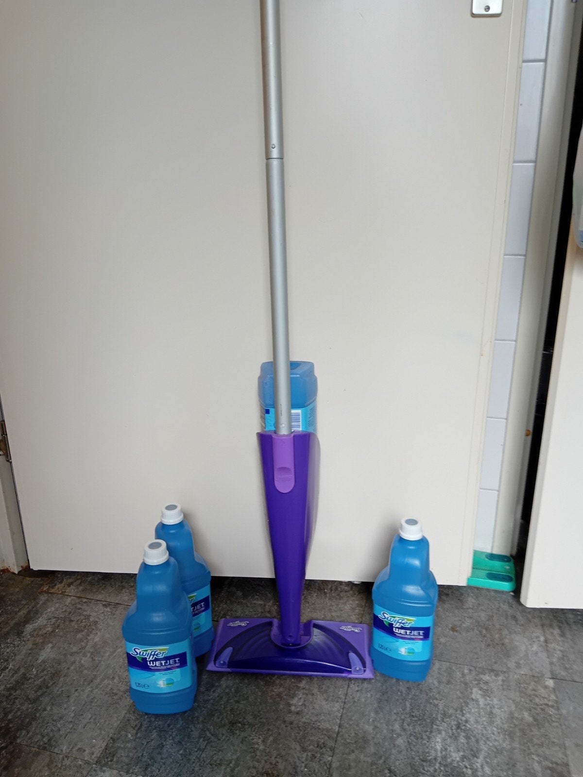 Swiffer WetJet dweil met 4 flessen schoonmaakmiddel, Ophalen