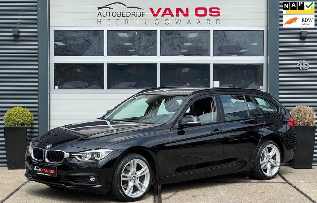 BMW 3-serie Touring 318i High Ex Automaat / Led / Navi / Dea, Automaat, Gebruikt, Euro 6, Navigatiesysteem