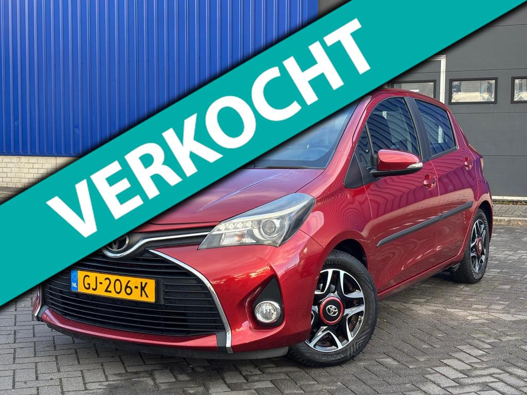 Toyota Yaris 1.3 VVT-i Aspiration/Airco/Cruise/Navi/Camera/L, Auto's, Euro 5, 4 cilinders, Met garantie (alle), Bedrijf