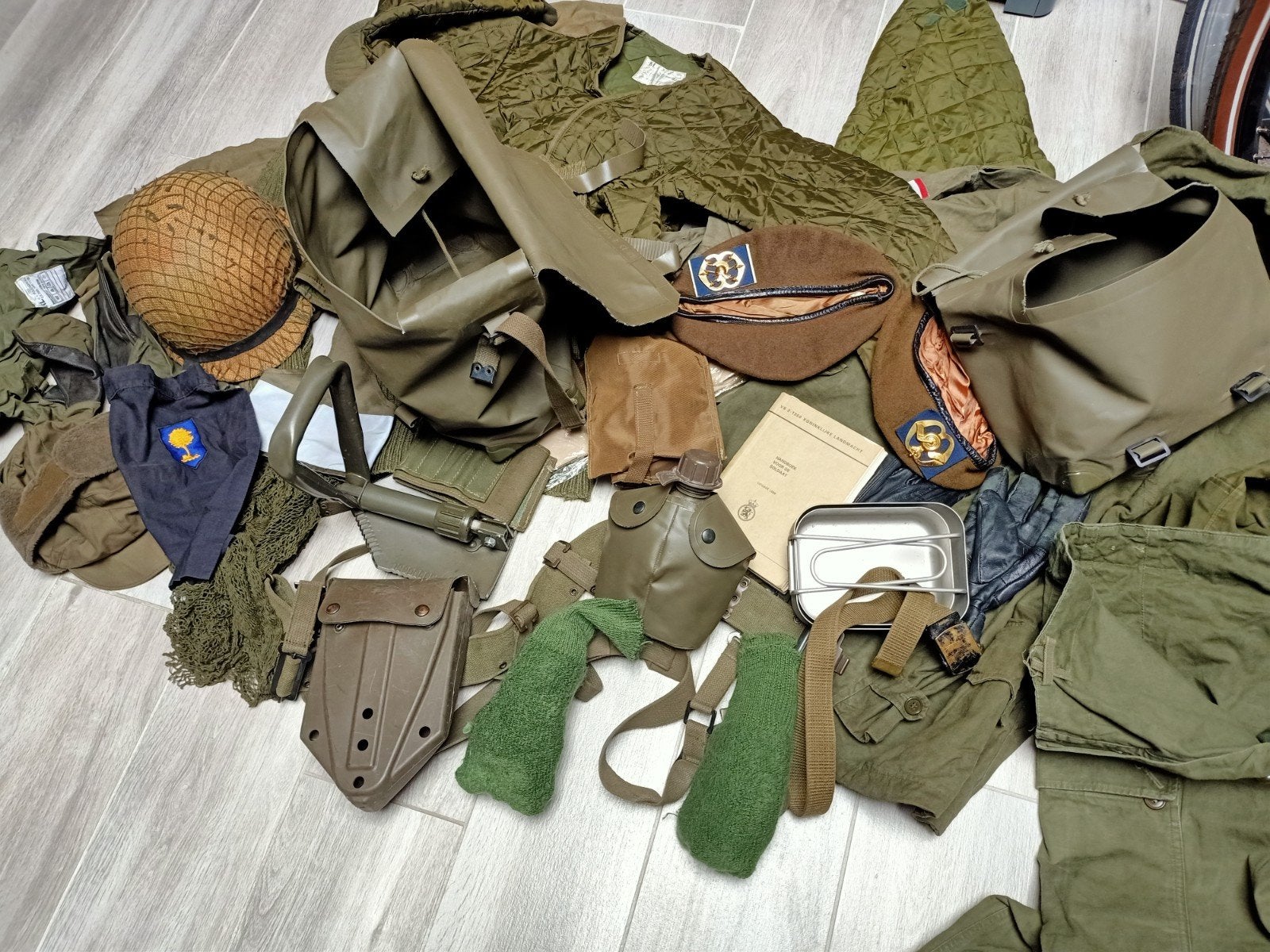 Legerspullen, Dienstplicht PSU, Legerhelm, Pioniersschep, Ophalen, Landmacht, Nederland