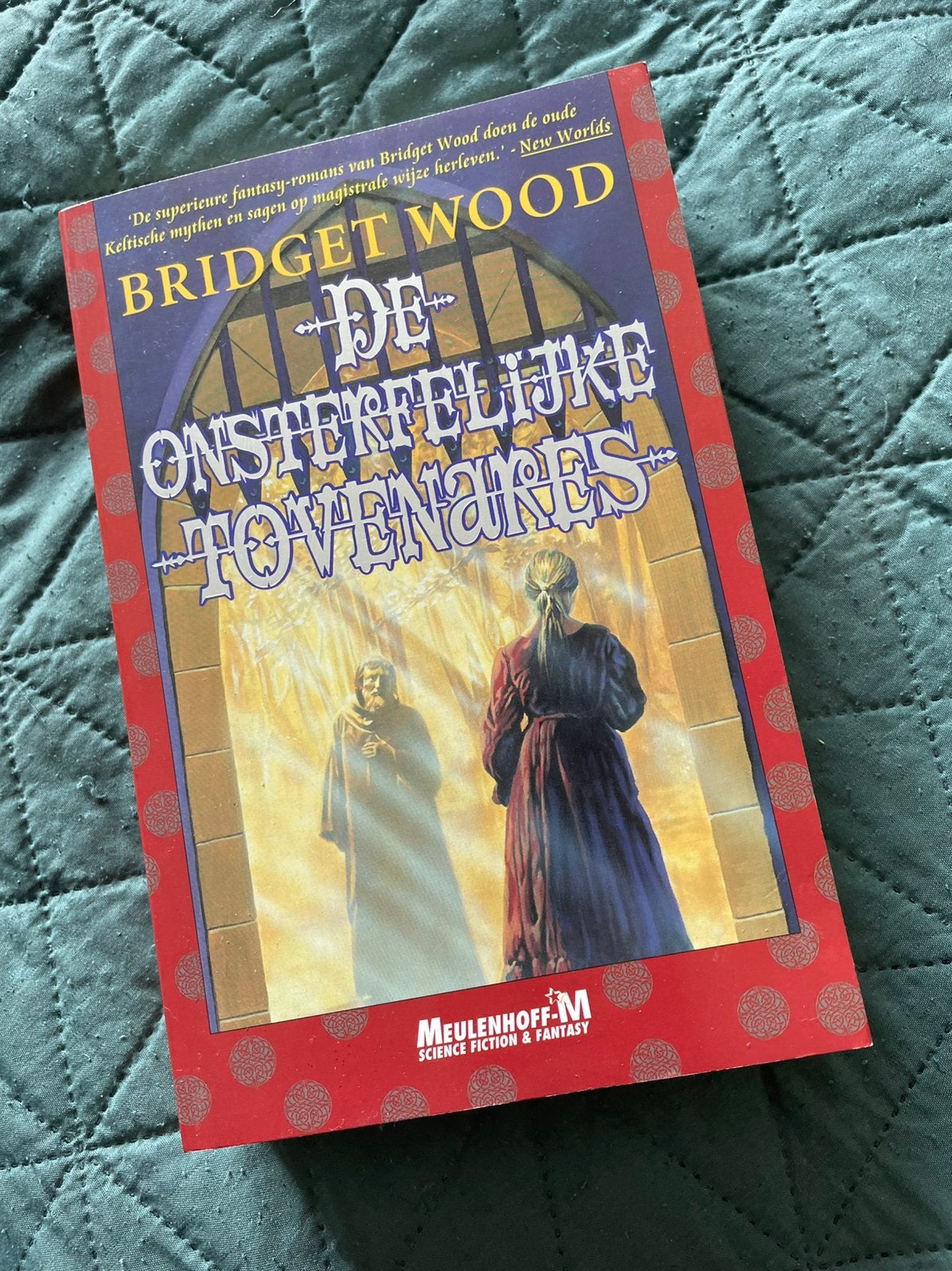 De Onsterfelijke Tovenares - Bridget Wood, Ophalen of Verzenden, Gelezen