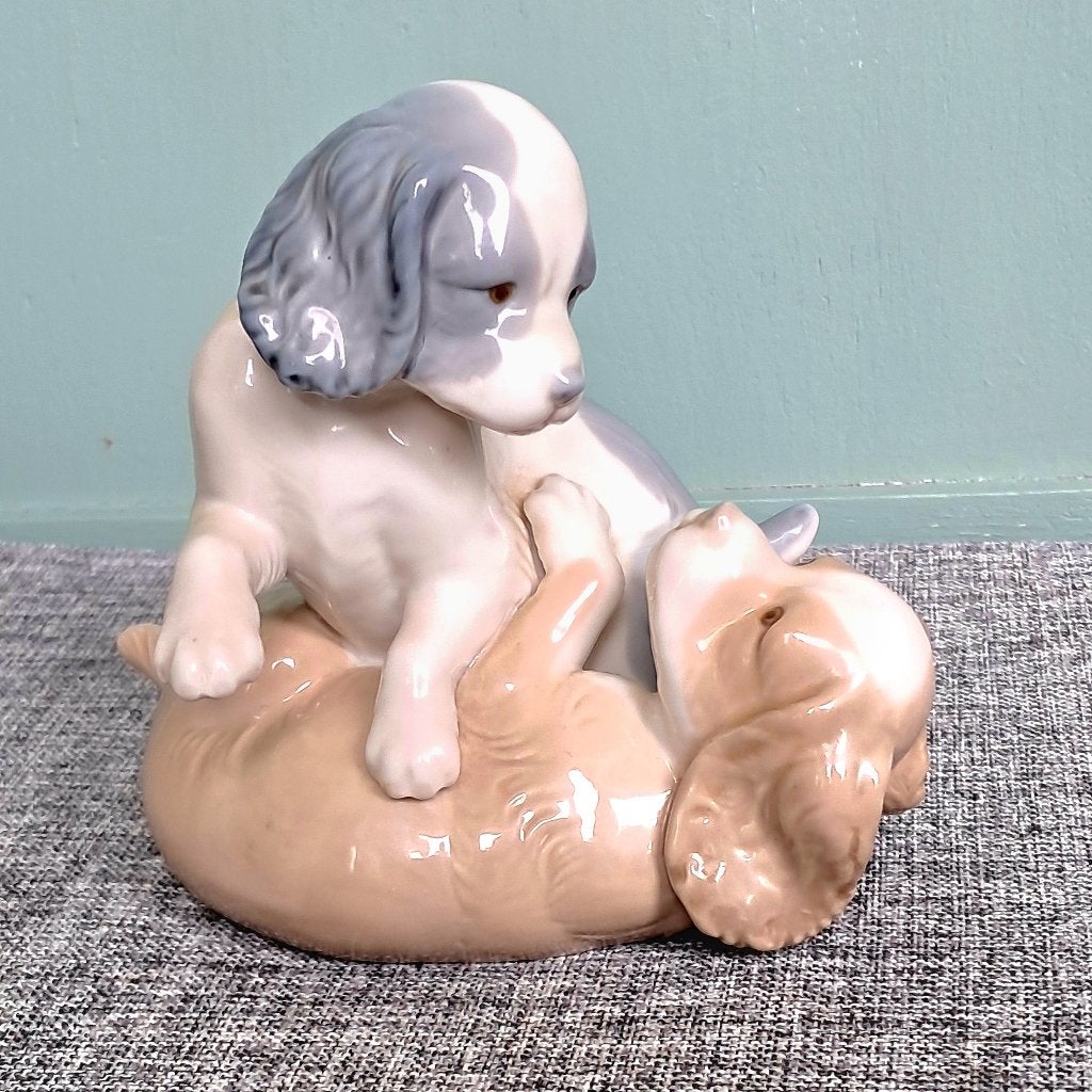 Lladro Nao Daisa porseleinen beeldje 2 puppies 1706, Ophalen of Verzenden, Zo goed als nieuw, Dier