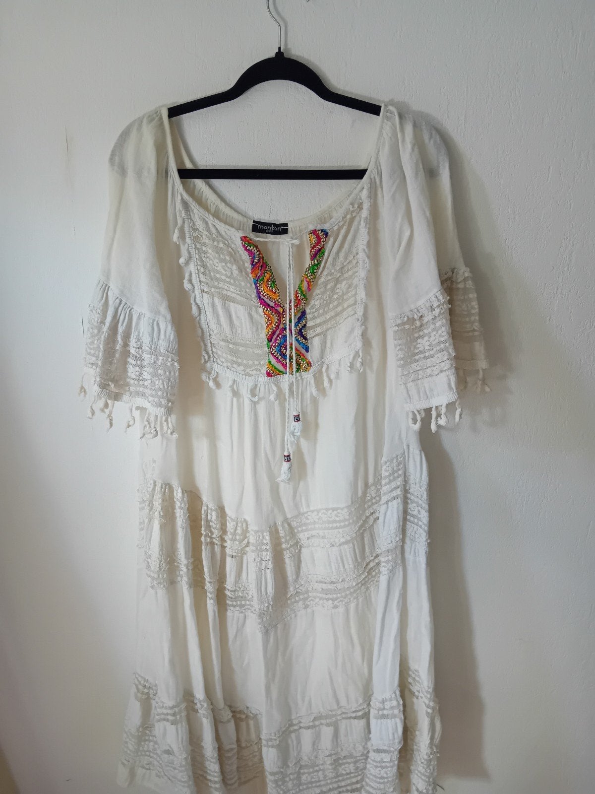 Monton Paris Witte Jurk met Kleurrijke Borduurdetails, Kleding | Dames, Jurken, Maat 38/40 (M), Wit, Ophalen of Verzenden, Zo goed als nieuw
