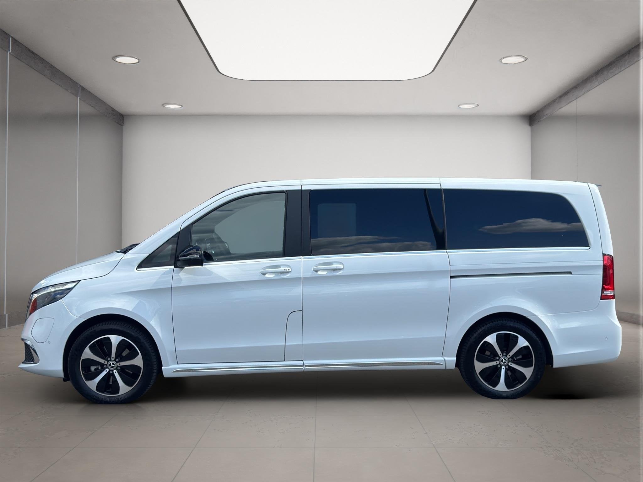 Mercedes-Benz EQV 300 L2 7-Persoons 90 kWh | 360° Camera |, Auto's, Stof, Gebruikt, 7 stoelen, 2894 kg