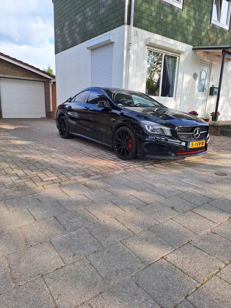 Mercedes-Benz CLA 45 AMG 265KW 4MATIC 7G-DCT 2014 Zwart, Auto's, Mercedes-Benz, Automaat, CLA, Zwart, 4 cilinders