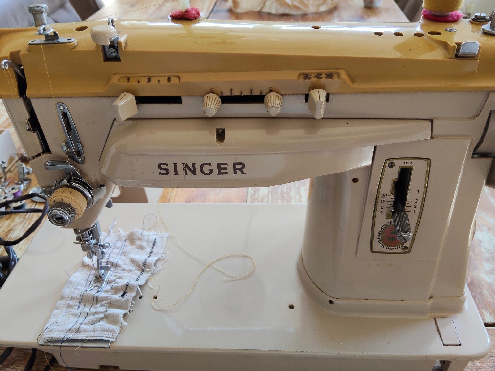 Vintage Singer Naaimachine 412 G met accessoires, Ophalen, Gebruikt, Naaimachine, Singer