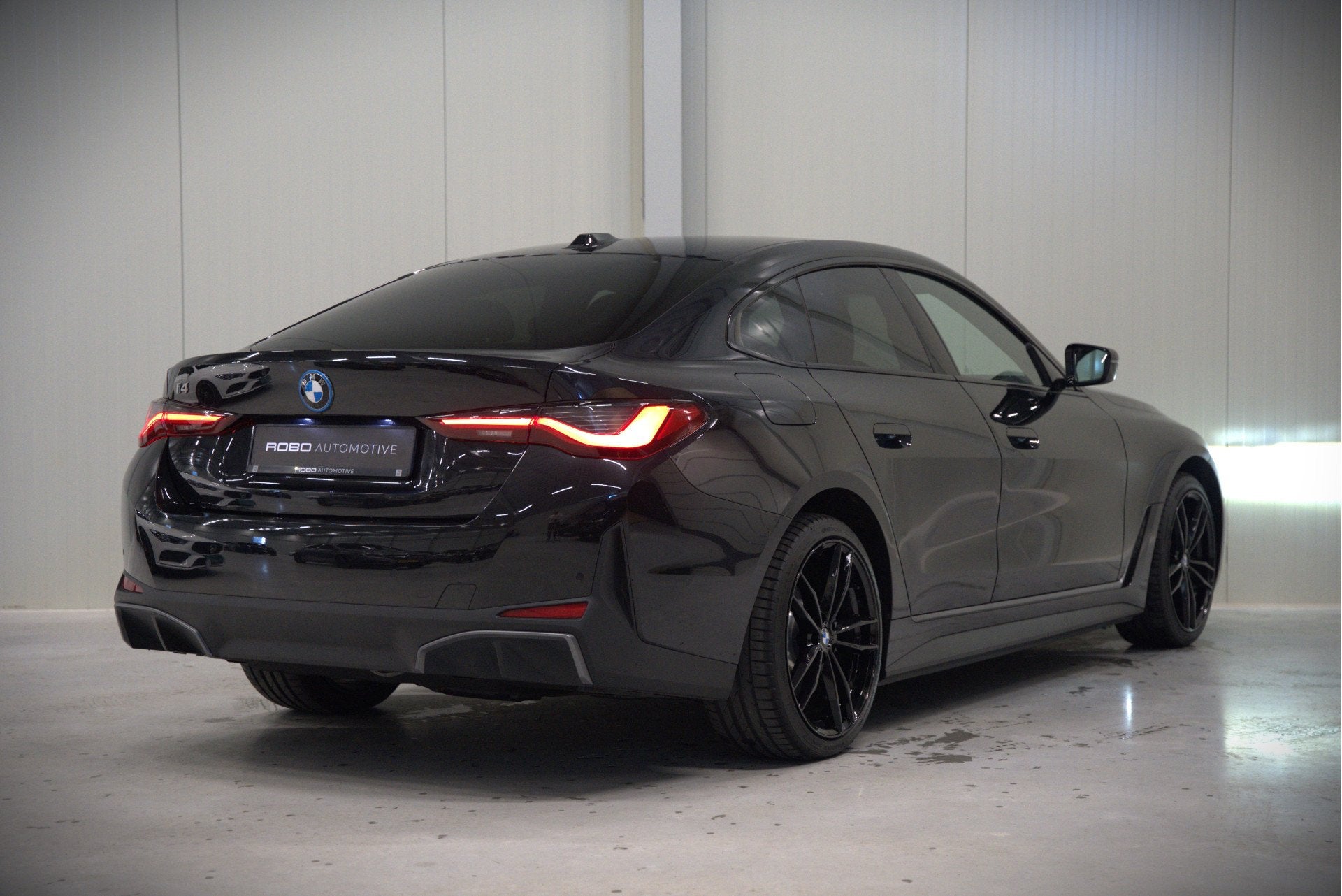 BMW i4 eDrive40 84 kWh | Stoelverwarming | Stuurverwarming |, Auto's, Achterwielaandrijving, Gebruikt, Leder, 83 kWh