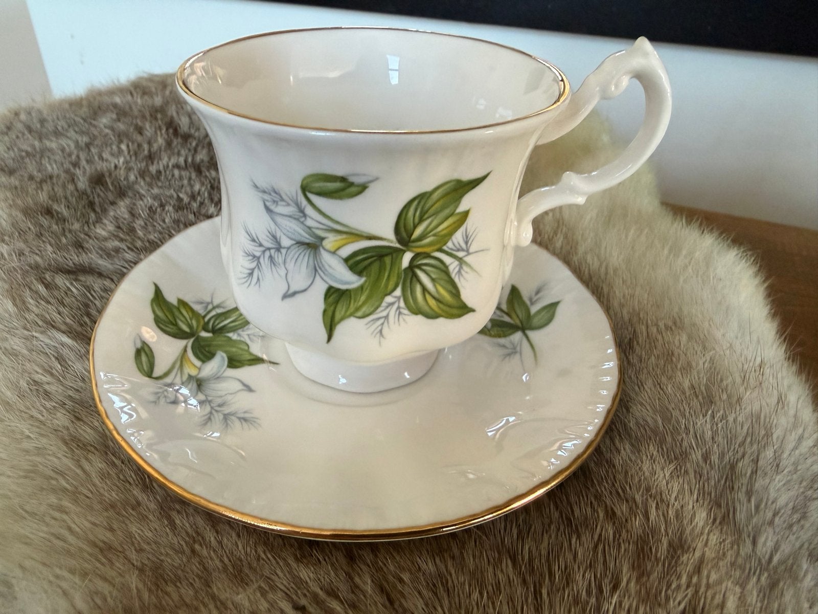 Royal Standard Bone China kop en schotel - bloemmotief, Ophalen of Verzenden