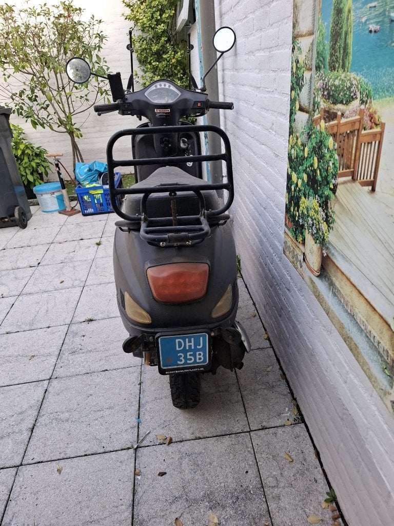 Scooter met helm, Ophalen, Gebruikt, Benzine, Overige merken