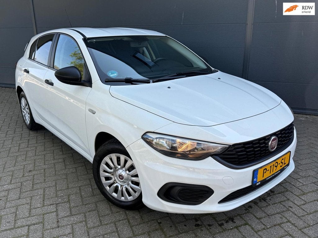 Fiat Tipo 1.4 Lounge/Airco/parkeersensoren/nieuw apk, Auto's, Fiat, Voorwielaandrijving, 15 km/l, Gebruikt, Euro 6