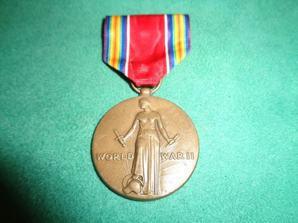 Medaille US 1941 / 1945 Victory medal world war 2 oorlog, Verzamelen, Verzenden, Landmacht, Amerika, Lintje, Medaille of Wings