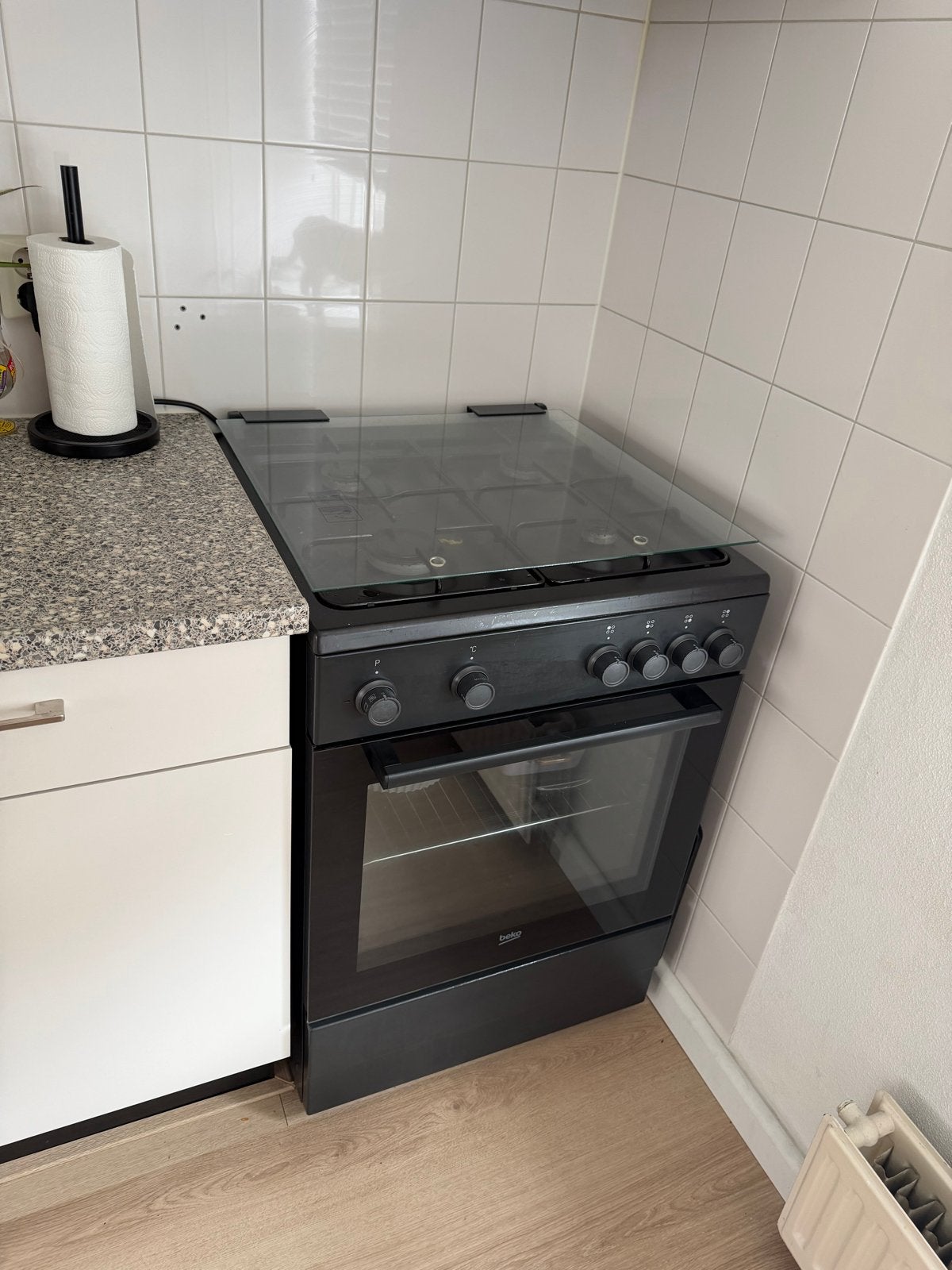 Beko gasfornuis met oven - Zwart, zo goed als nieuw, Witgoed en Apparatuur, Ophalen, 4 kookzones, Zo goed als nieuw, Gas