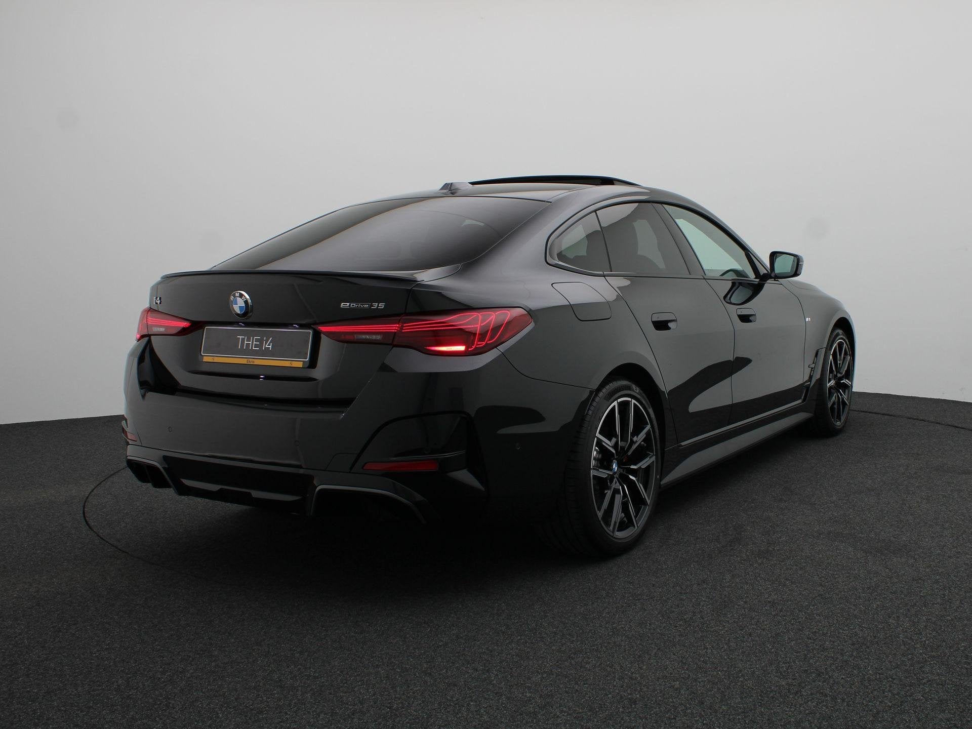 BMW i4 eDrive35 M Sport Edition | SoH 100% | Comfort Pack |, Auto's, Zwart, Met garantie (alle), 420 min, 1600 kg