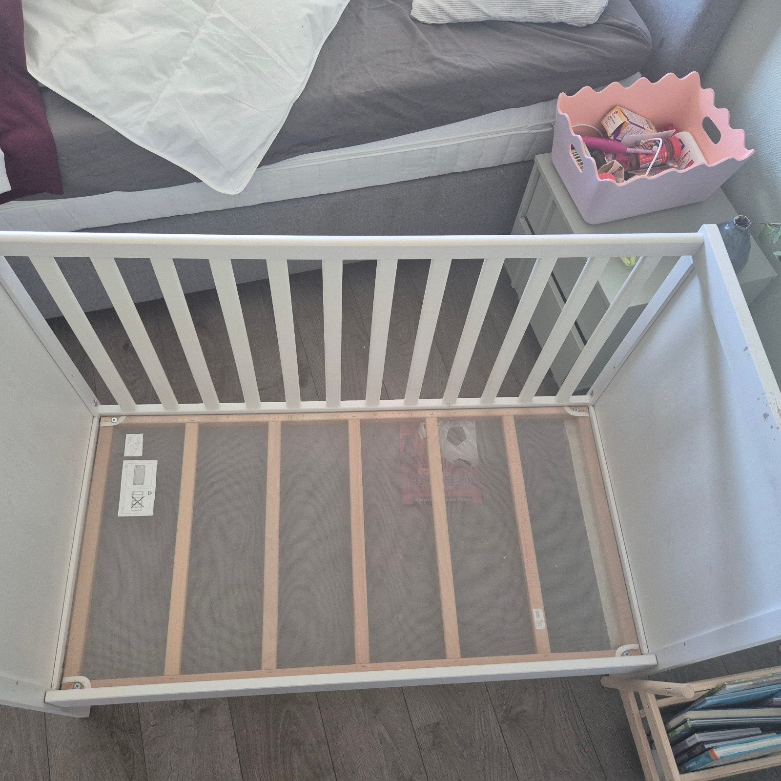 Ikea Sundvik baby wiegje - zijkant kan eruit, Kinderen en Baby's, Ophalen, Gebruikt, Wieg