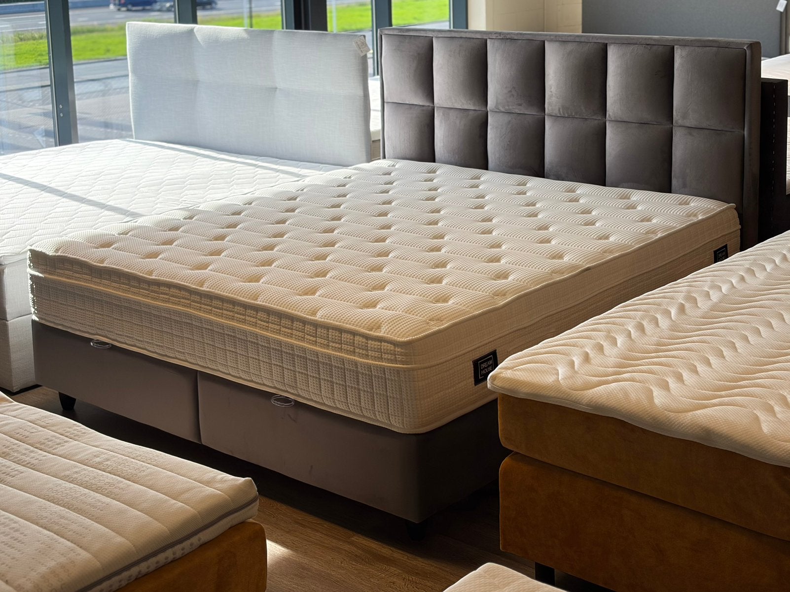 180x200 boxspring velvet antraciet of beige met opbergruimte, Ophalen, 180 cm, 200 cm, Grijs
