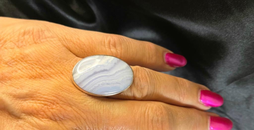 Zilveren ring met edelsteen chalcedoon. 2026/227, Sieraden, Tassen en Uiterlijk, Ringen, 18 tot 19, Overige kleuren, ., Nieuw