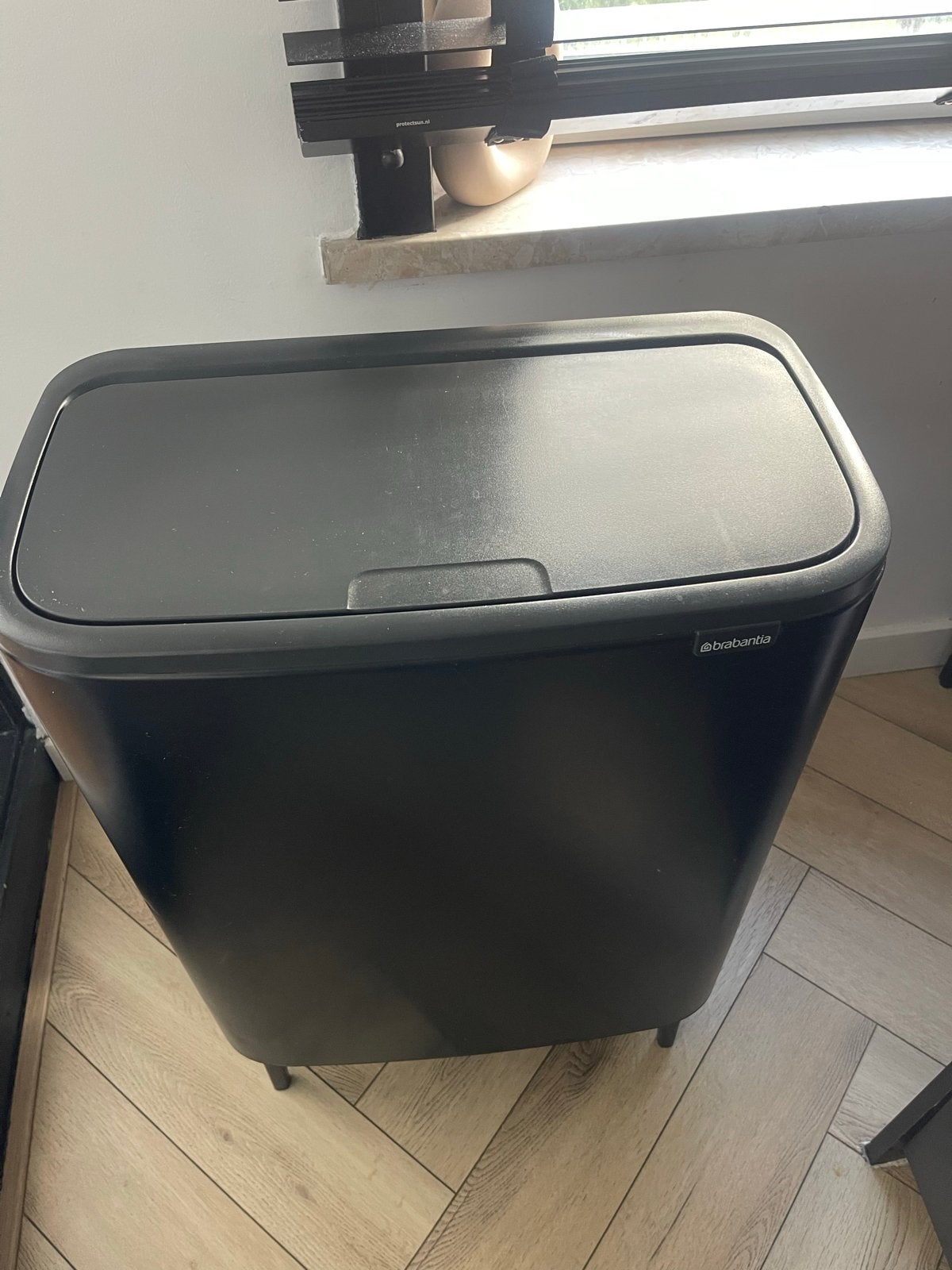 Brabantia Touch Bin 60 liter mat zwart, Gebruikt, 40 liter of meer, Ophalen of Verzenden, 75 – 100