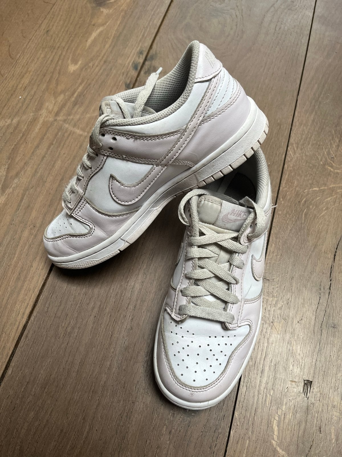 Nike Dunk Low Sneakers - Roze/Wit - Maat 37.5, Ophalen of Verzenden, Sneakers of Gympen, Roze, Gedragen