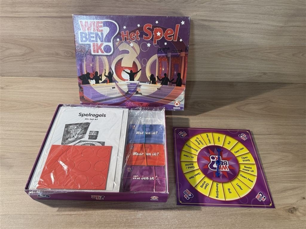 Wie ben ik het spel - sbs - s6056, Hobby en Vrije tijd, Gezelschapsspellen | Bordspellen, Verzenden, Zo goed als nieuw