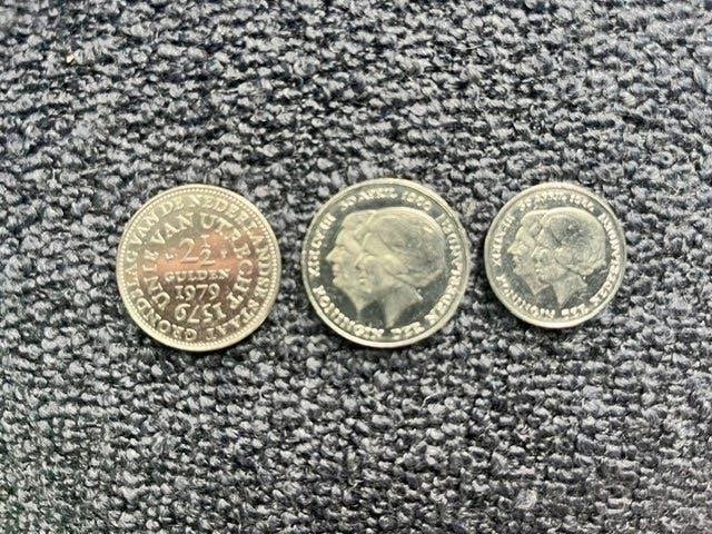 Munten: twee rijksdaalders en een gulden, Ophalen of Verzenden, Koningin Juliana, Overige waardes, Losse munt
