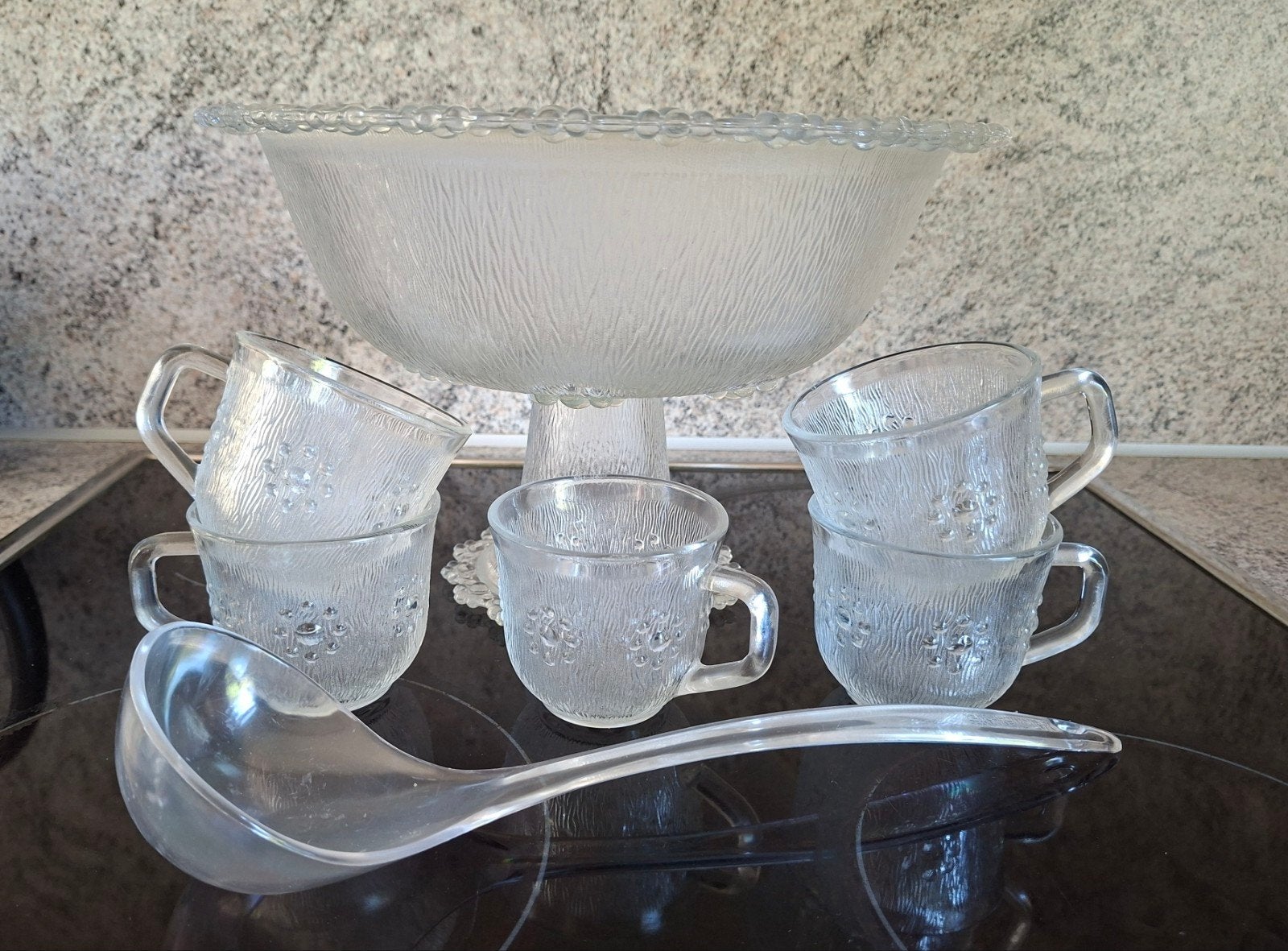 Glazen punch/schaal met 5 kopjes en kunststof lepel, Huis en Inrichting, Ophalen, Glas, Overige stijlen, Glas of Glazen