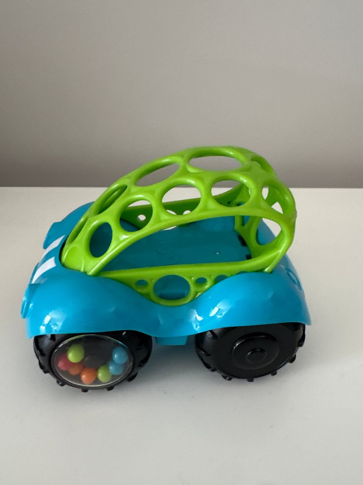 Oball auto met rammelaar, Kinderen en Baby's, Speelgoed | Babyspeelgoed, Ophalen of Verzenden, Gebruikt, Auto, Met geluid