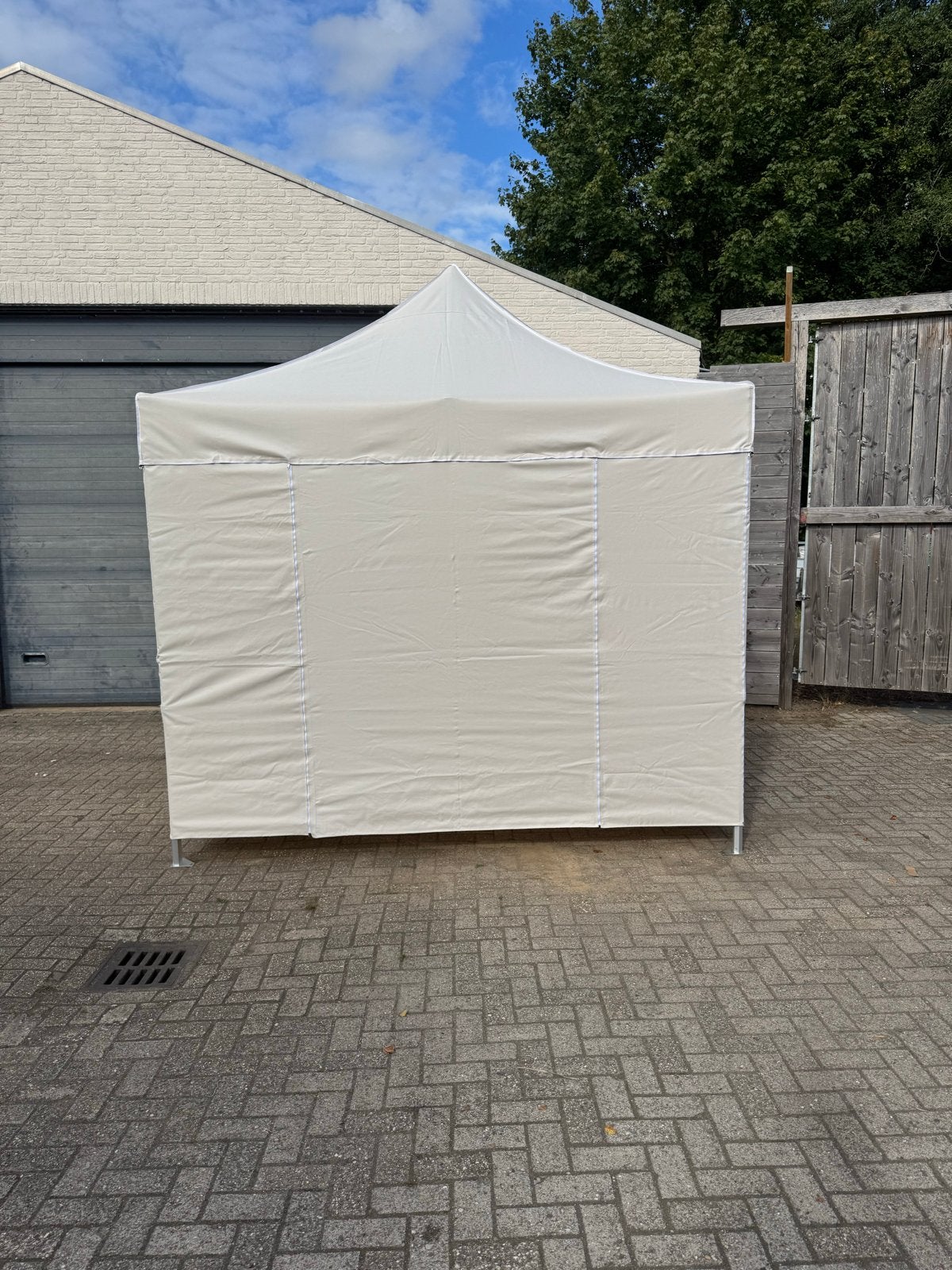 Foto 2 van Professionele 3x3 Beige  Partytent Aluminium - Zeshoekig