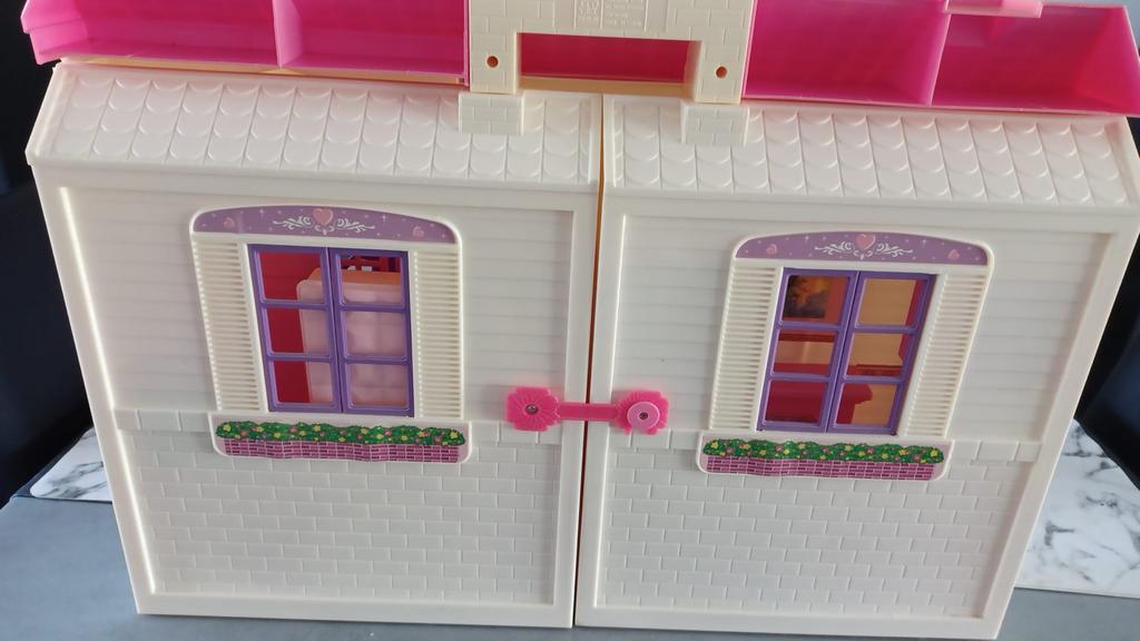 Barbiehuis met licht en geluid, Kinderen en Baby's, Speelgoed | Poppenhuizen, Ophalen, Gebruikt, Poppenhuis