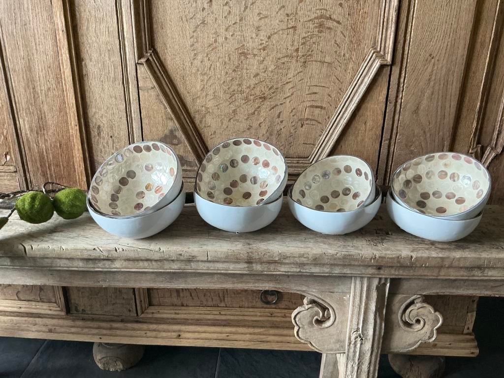 NIEUW set van 8 J-Line cocos schaaltjes met parelmoer, Ophalen of Verzenden, Nieuw, Rond, Porselein of Keramiek