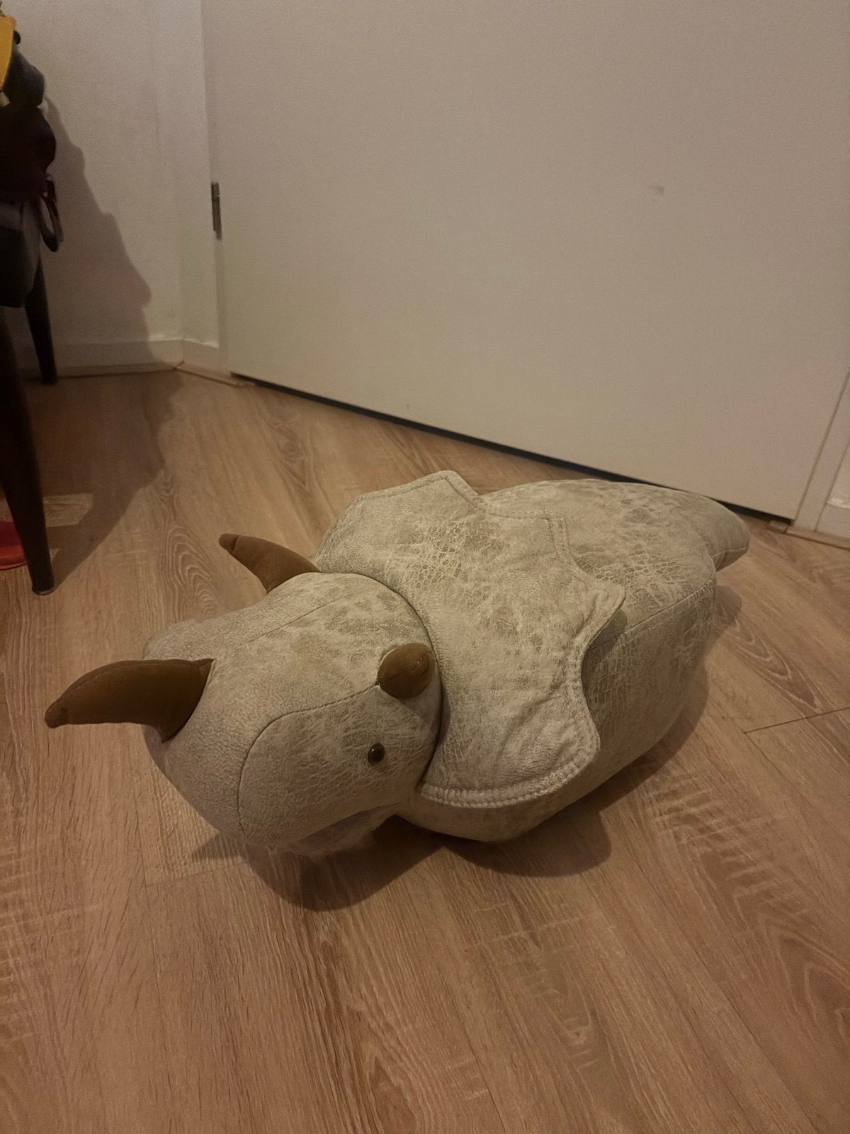 Grote Dinosaurus stoel - Triceratops, Ophalen, Dinosaurus, Zo goed als nieuw, Middelgroot (20 tot 80 cm)