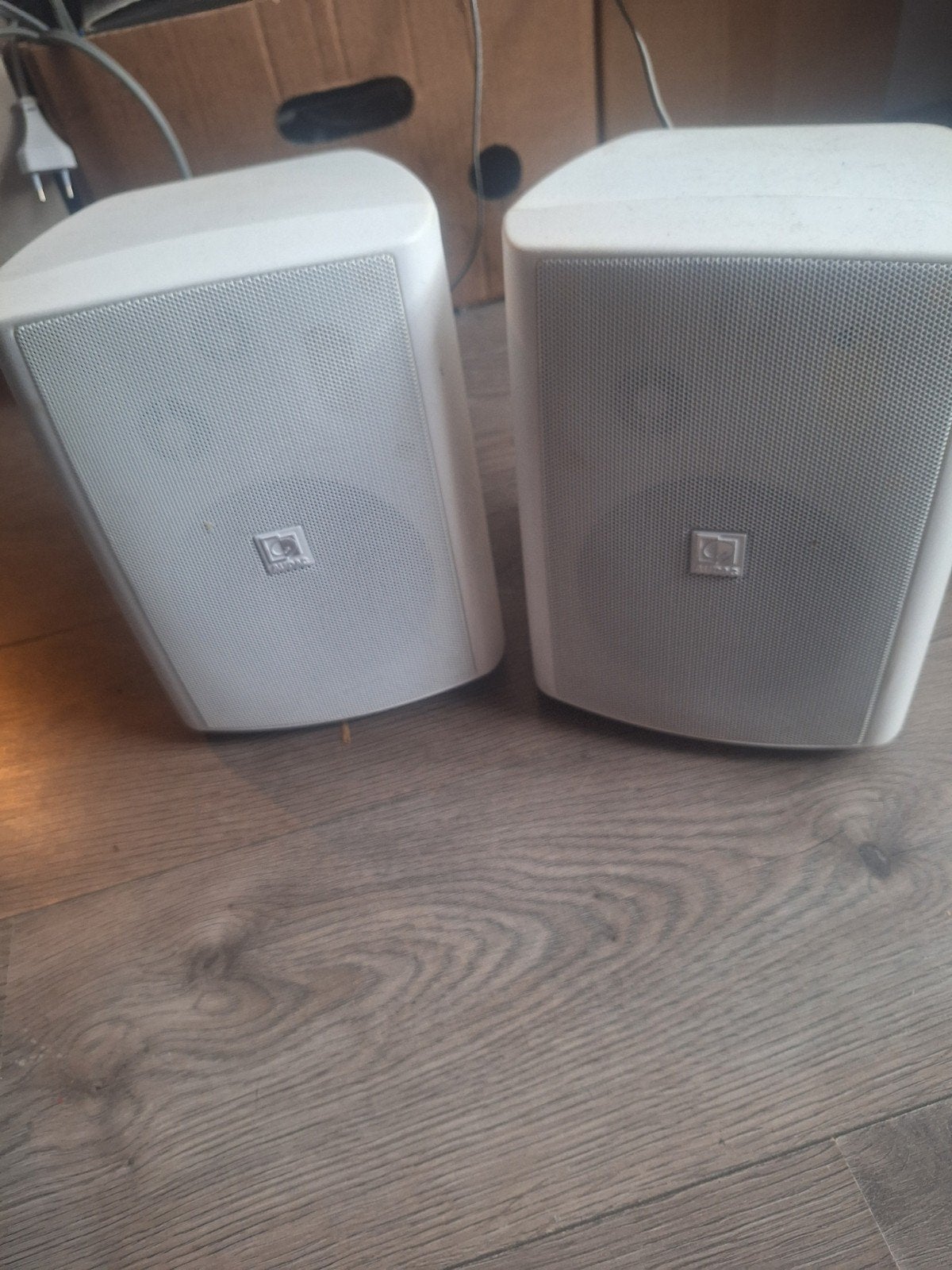 Hitachi beamer met 2 Audac luidsprekers, Audio, Tv en Foto, Beamers, Ophalen, Gebruikt