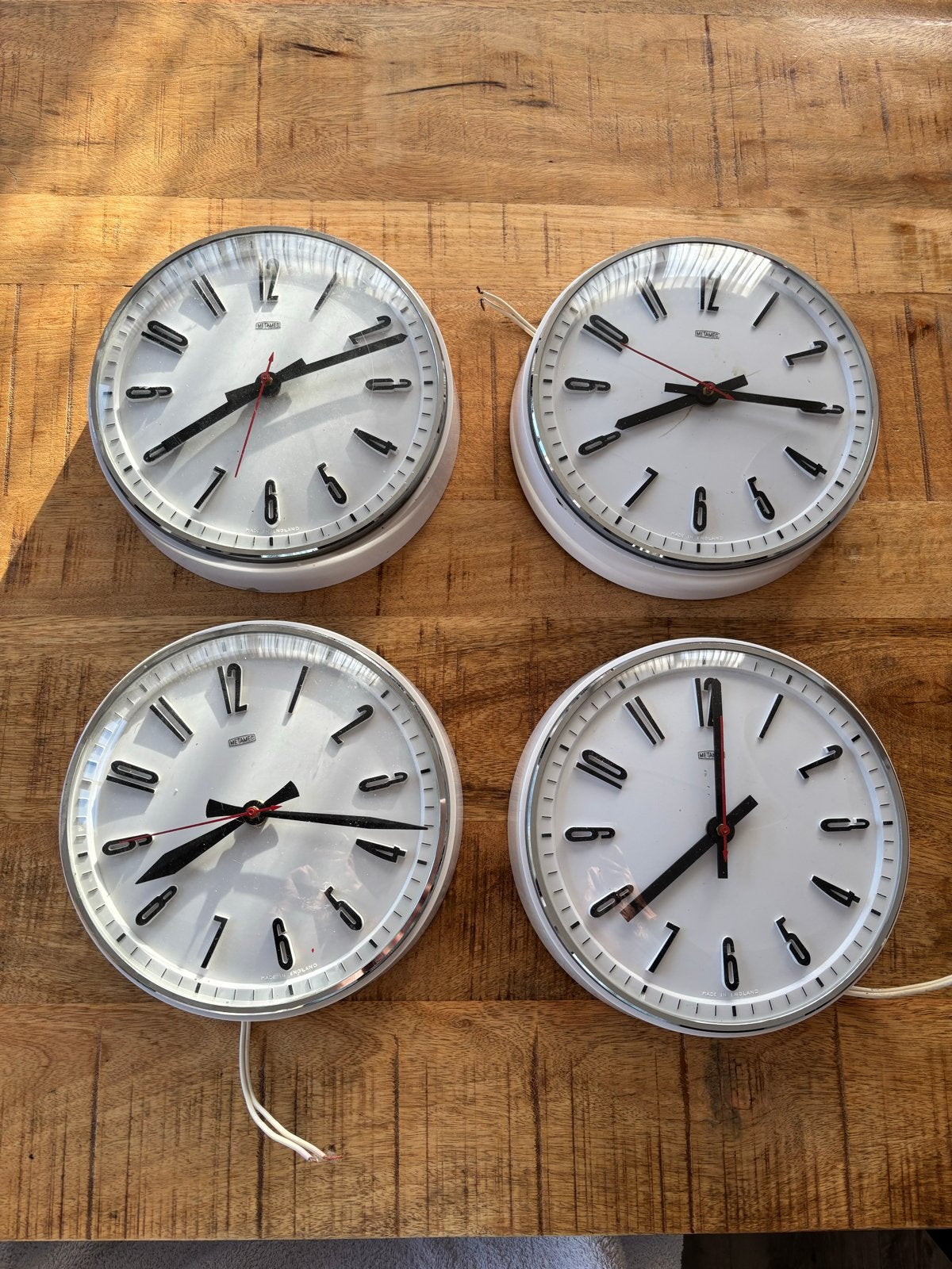 Set van 4 Vintage METAMEC Wandklokken - 23 cm Doorsnee, Ophalen of Verzenden