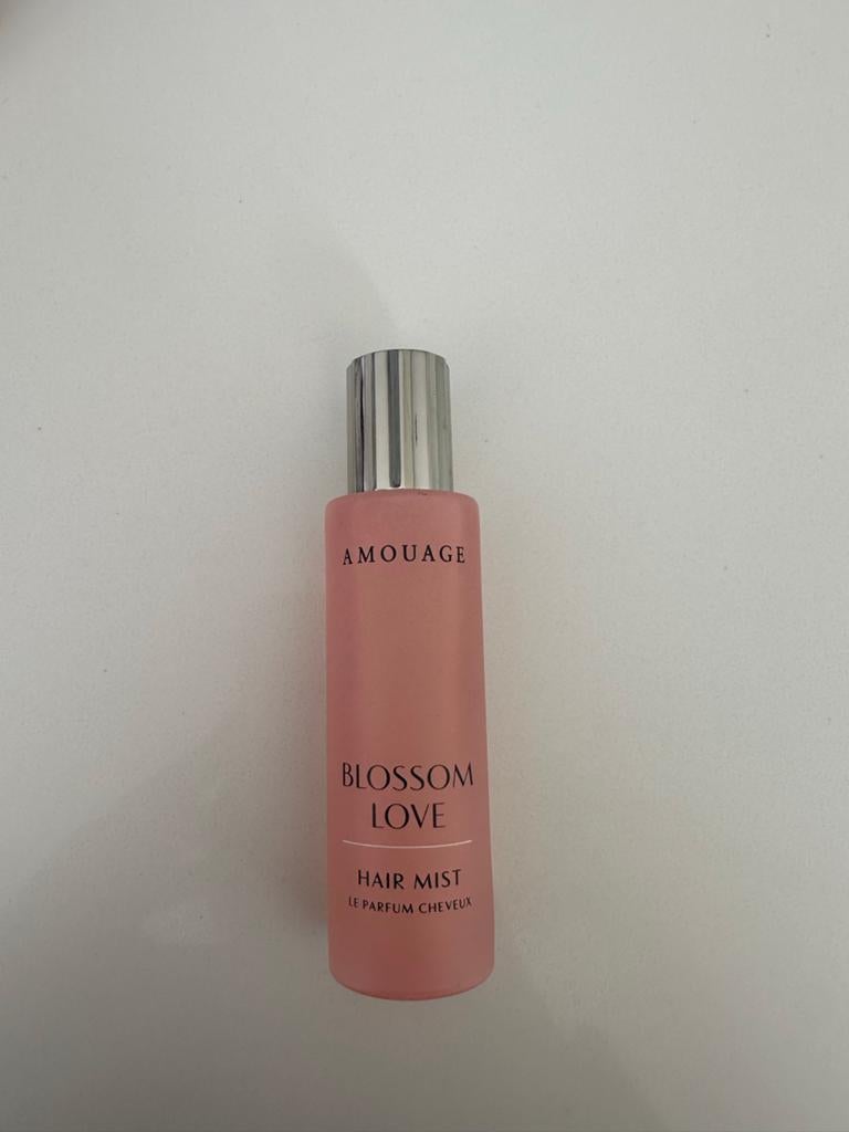 Amouage Blossom Love Hair Mist - Nieuw & Origineel, Sieraden, Tassen en Uiterlijk, Uiterlijk | Haarverzorging, Ophalen of Verzenden