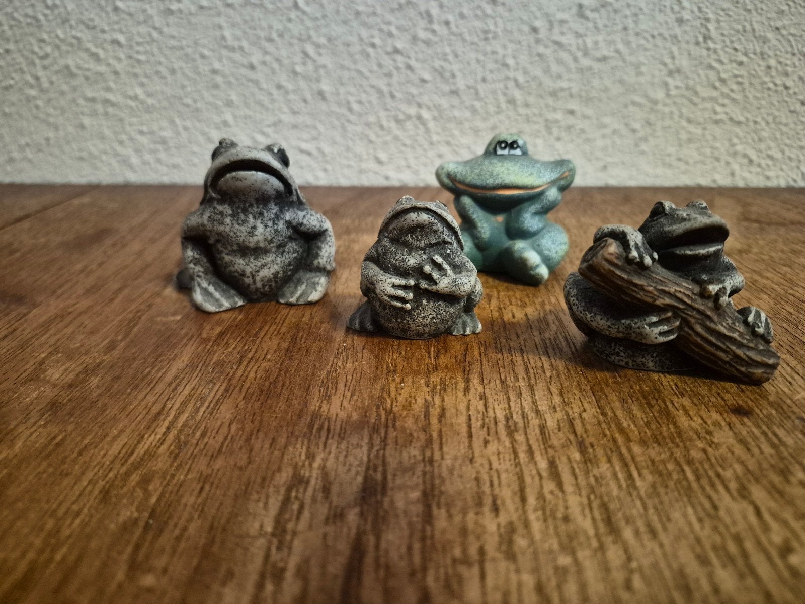 Set van 4 decoratieve kikkers - Steen/keramiek, Ophalen of Verzenden, Gebruikt, Meerkleurig, Steen/keramiek