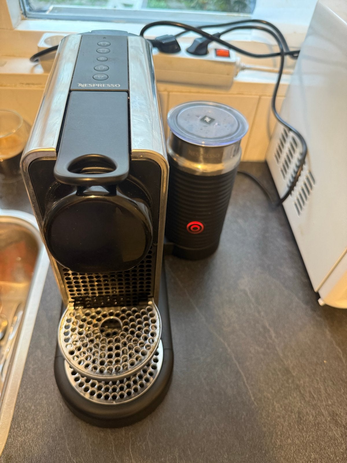 Nespresso Type C145 met Aeroccino melkopschuimer, Espresso apparaat, Ophalen of Verzenden, Zo goed als nieuw, 1 kopje