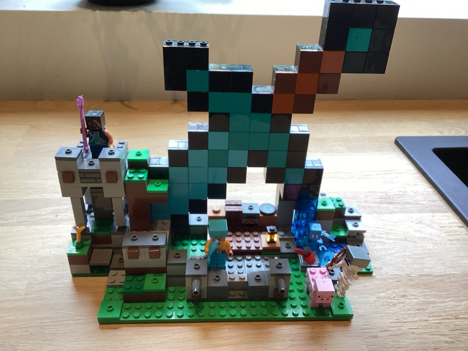 LEGO Minecraft Het Zwaard Buitenpost (21244), Ophalen of Verzenden, Zo goed als nieuw, Overige merken