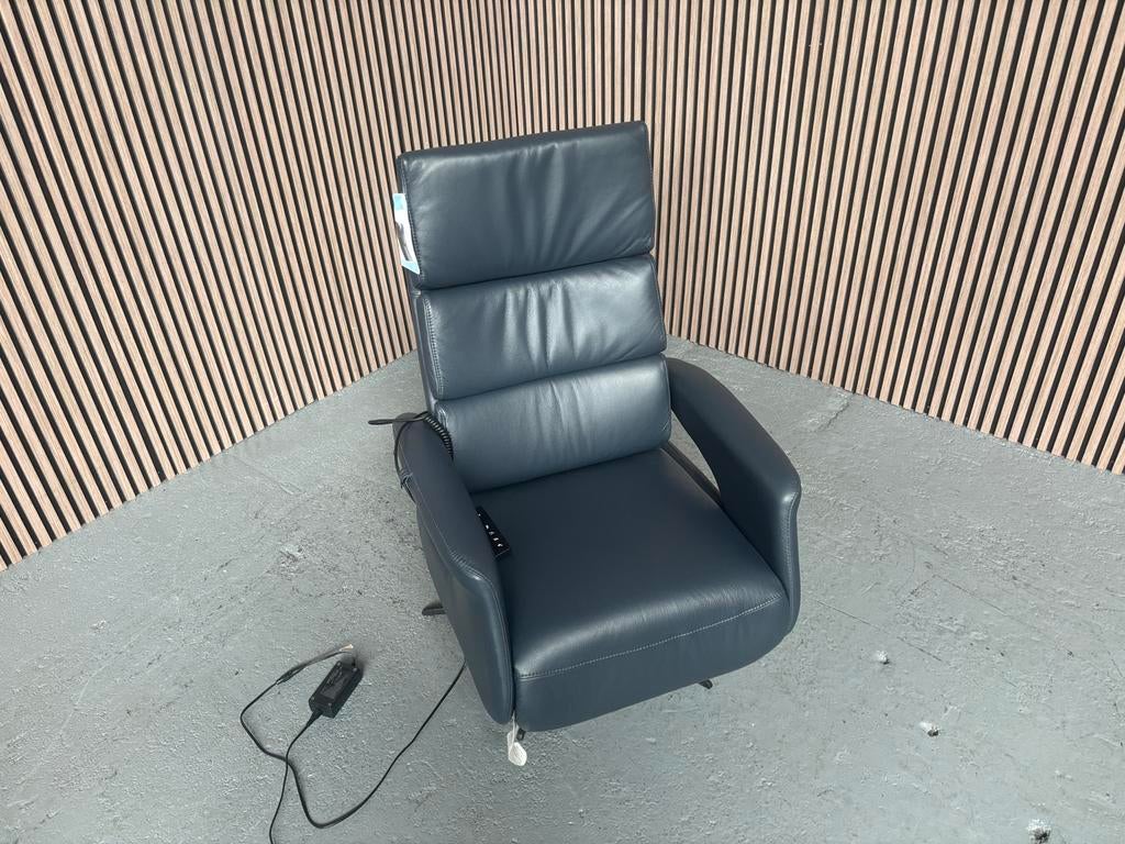GRATIS LEVERING Hjort Knudsen sta-op stoel leer NIEUW, Huis en Inrichting, Fauteuils, Nieuw, Ophalen of Verzenden, 50 tot 75 cm