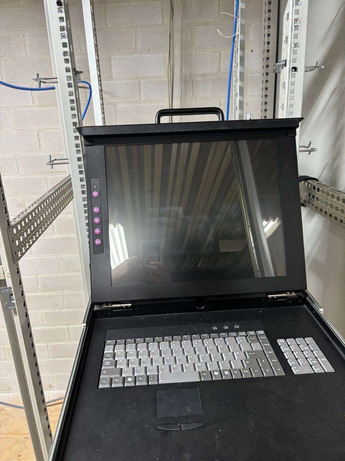 VALUE 19 inch KVM-console voor serverkast –, Computers en Software, Serverkasten, Ophalen of Verzenden, Zo goed als nieuw