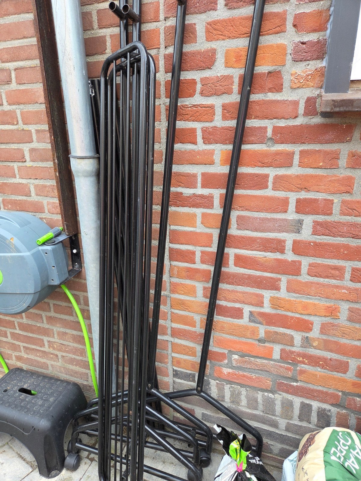 Zwart metalen rek op wielen, Ophalen, Met wielen, Gebruikt