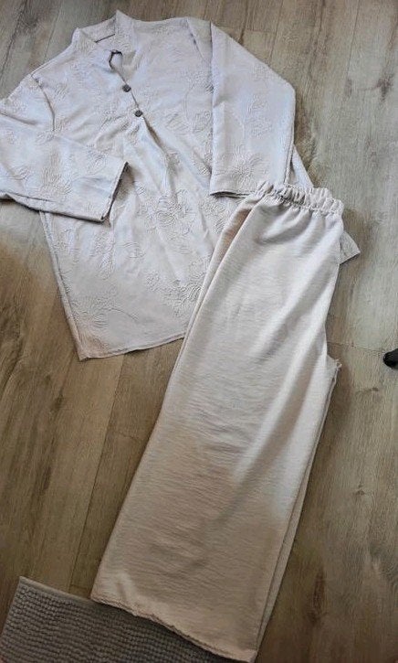 Beige tweedelige set merrachi look one size twinset, Maat 38/40 (M), Nieuw, Ophalen of Verzenden, Lang